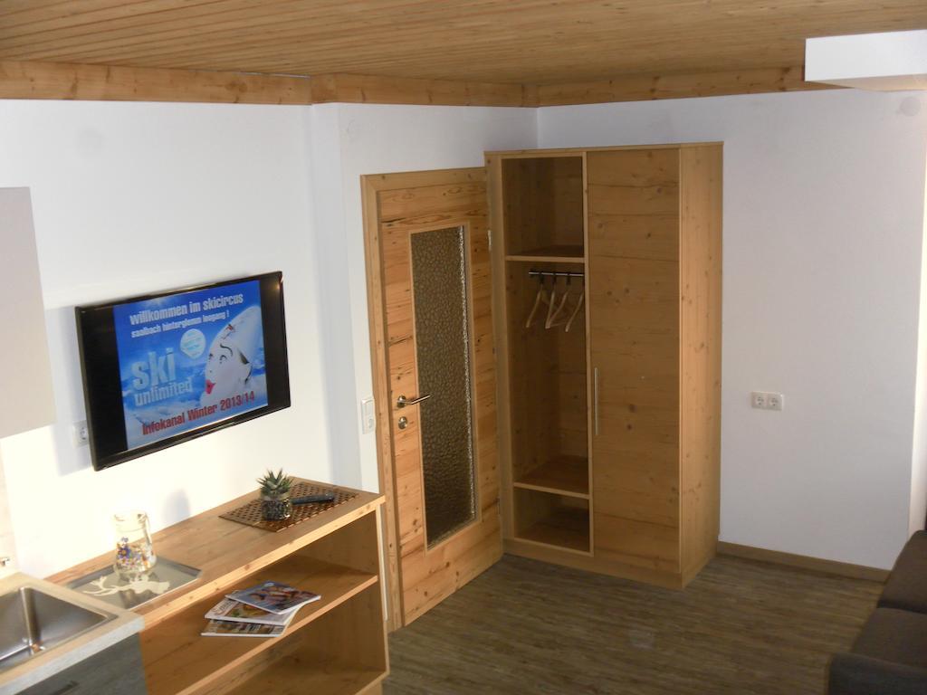 Ferienwohnung AlpenHit Saalbach Zimmer foto