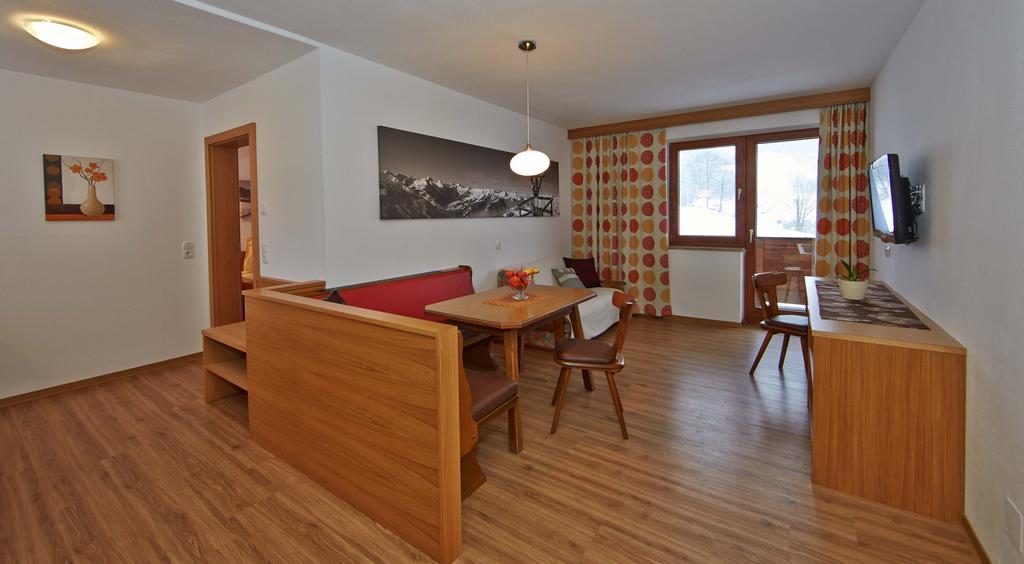 Ferienwohnung AlpenHit Saalbach Zimmer foto