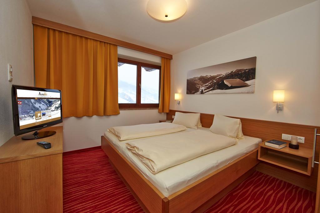 Ferienwohnung AlpenHit Saalbach Zimmer foto